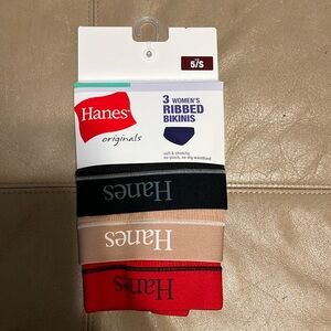 Hanes woman’s ribbed bikini panties 3pk color red,tan,black size 5/Small NIP